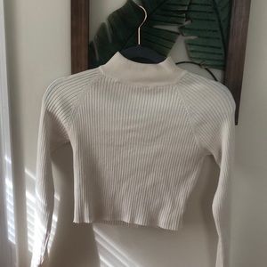 Beige long sleeve crop top